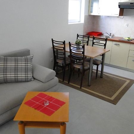 Apartmani Tepli Bok Primošten Esterno foto