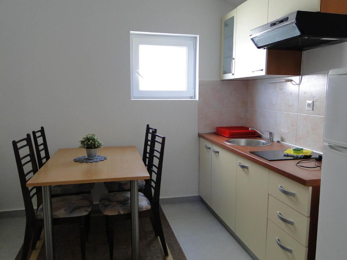 Apartmani Tepli Bok Primošten Esterno foto